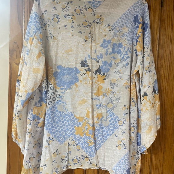 Plus 1x top handkerchief hem top - Picture 12 of 13